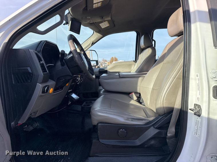 image for item EG1861 2018 Ford F550 Super Duty XL flatbed truck