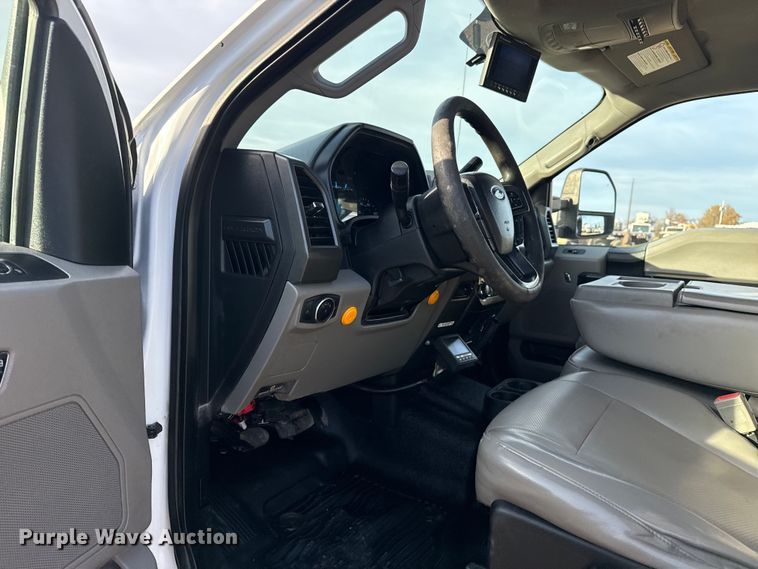 image for item EG1861 2018 Ford F550 Super Duty XL flatbed truck