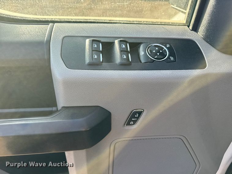 image for item EG1861 2018 Ford F550 Super Duty XL flatbed truck