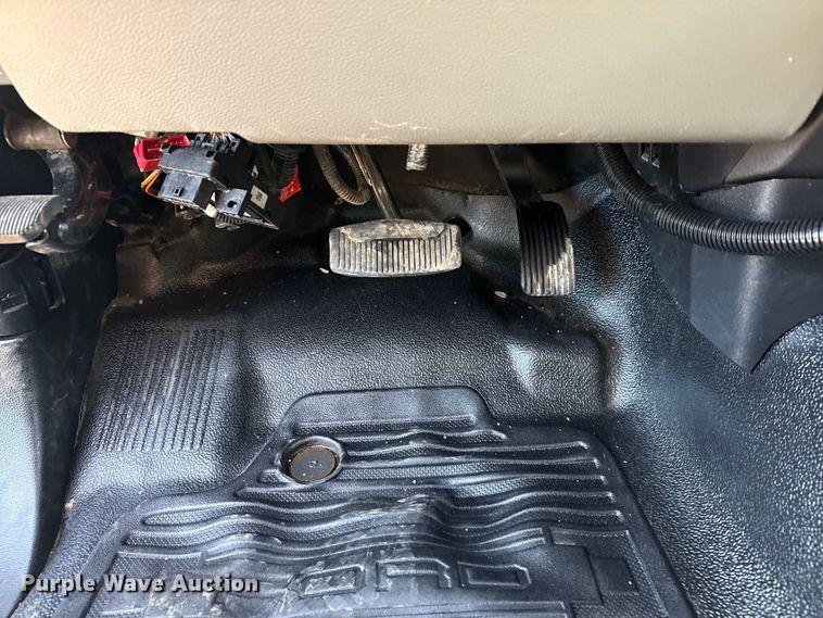 image for item EG1861 2018 Ford F550 Super Duty XL flatbed truck