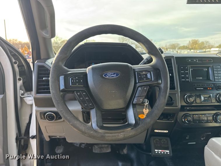 image for item EG1861 2018 Ford F550 Super Duty XL flatbed truck