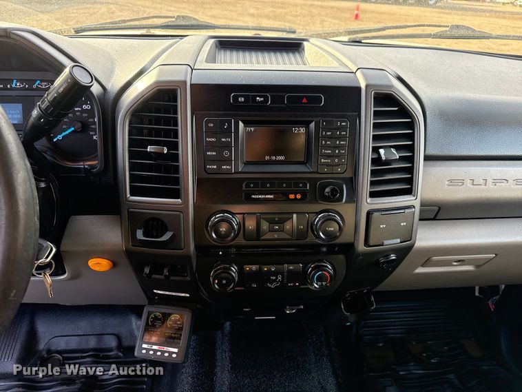 image for item EG1861 2018 Ford F550 Super Duty XL flatbed truck