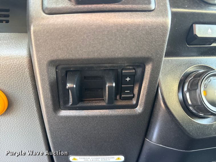 image for item EG1861 2018 Ford F550 Super Duty XL flatbed truck