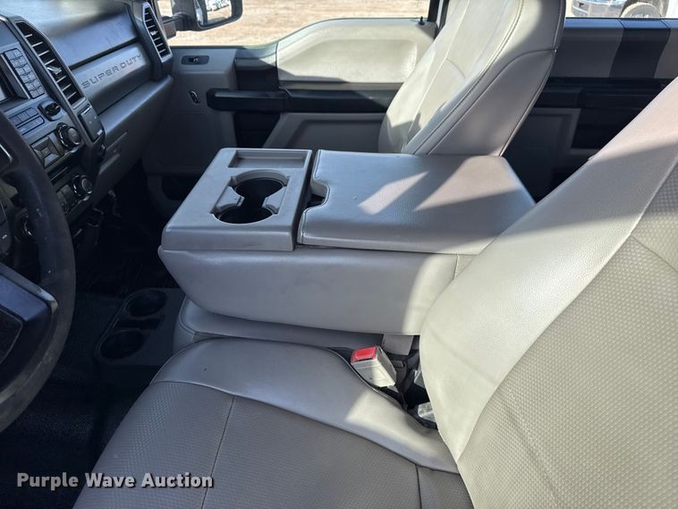 image for item EG1861 2018 Ford F550 Super Duty XL flatbed truck