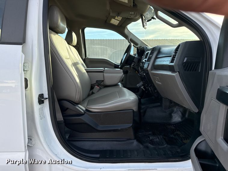 image for item EG1861 2018 Ford F550 Super Duty XL flatbed truck