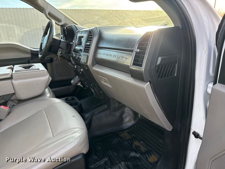 image for item EG1861 2018 Ford F550 Super Duty XL flatbed truck