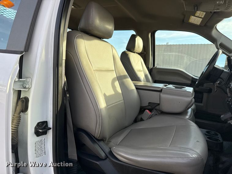 image for item EG1861 2018 Ford F550 Super Duty XL flatbed truck