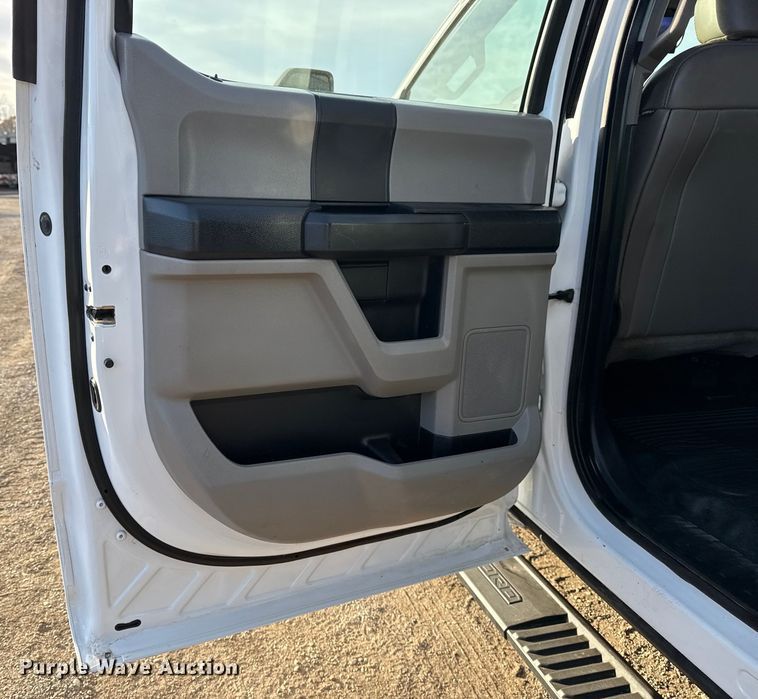 image for item EG1861 2018 Ford F550 Super Duty XL flatbed truck