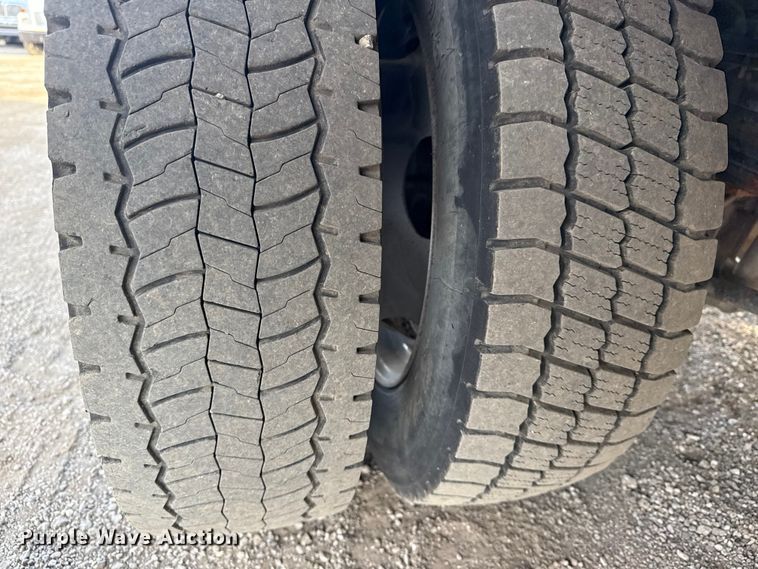 image for item EG1861 2018 Ford F550 Super Duty XL flatbed truck