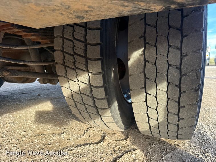 image for item EG1861 2018 Ford F550 Super Duty XL flatbed truck