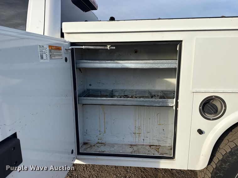 image for item EG1862 2016 Chevrolet 2500HD Double Cab utility bed pickup truck