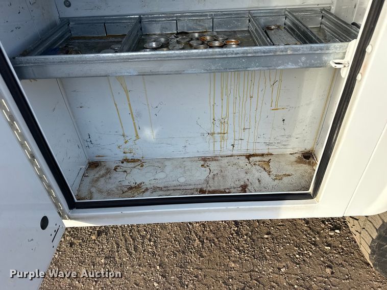 image for item EG1862 2016 Chevrolet 2500HD Double Cab utility bed pickup truck