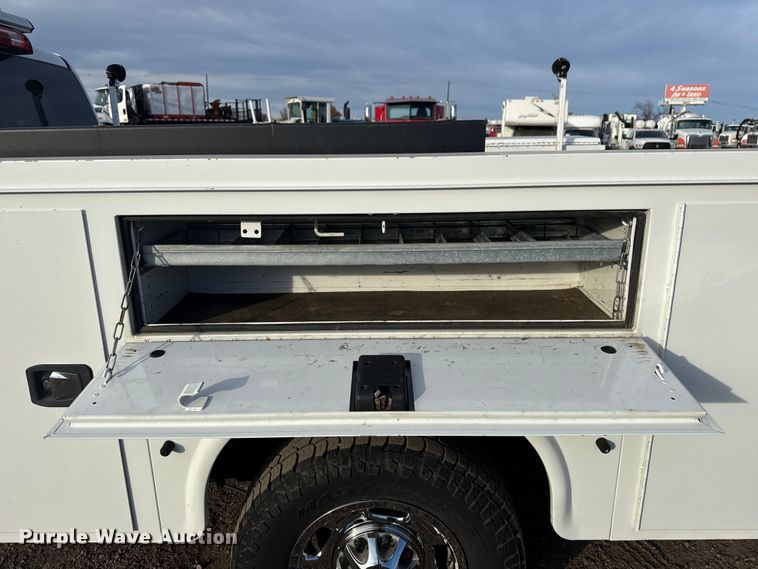 image for item EG1862 2016 Chevrolet 2500HD Double Cab utility bed pickup truck