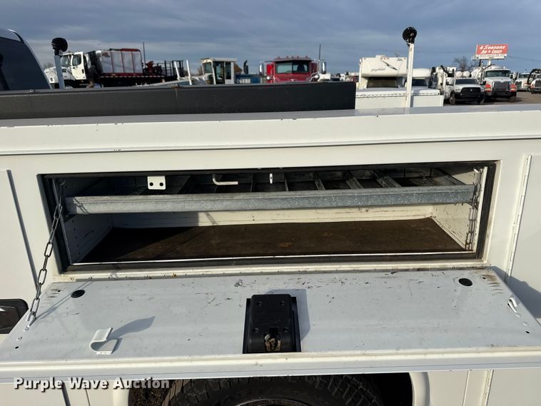 image for item EG1862 2016 Chevrolet 2500HD Double Cab utility bed pickup truck