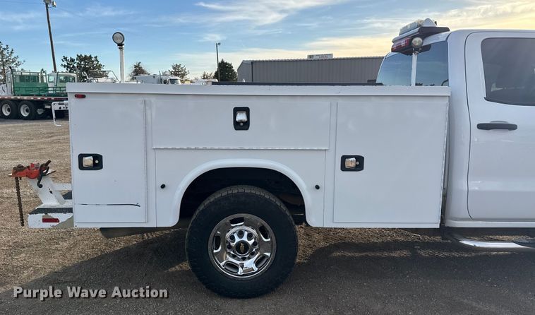 image for item EG1862 2016 Chevrolet 2500HD Double Cab utility bed pickup truck