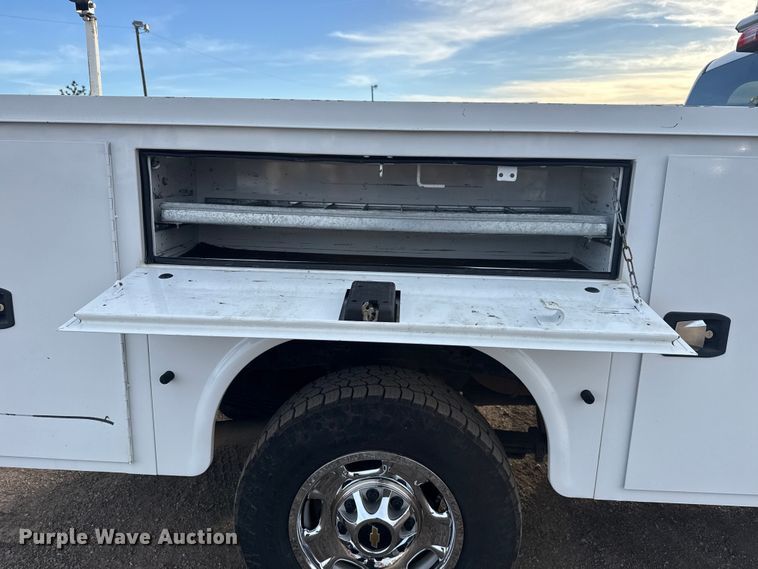 image for item EG1862 2016 Chevrolet 2500HD Double Cab utility bed pickup truck