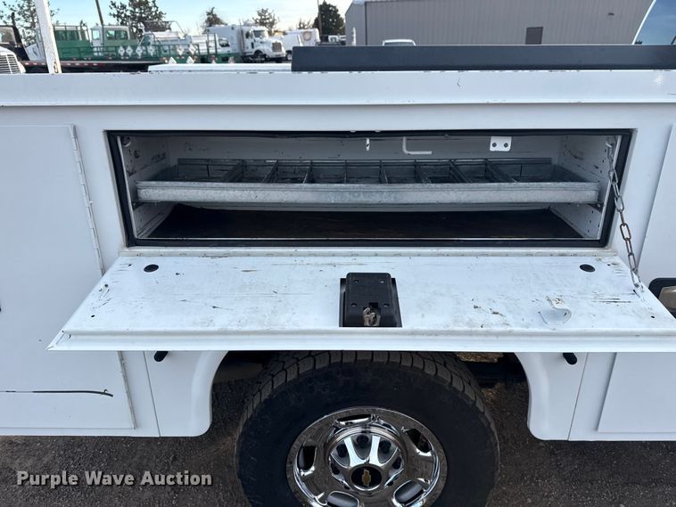 image for item EG1862 2016 Chevrolet 2500HD Double Cab utility bed pickup truck