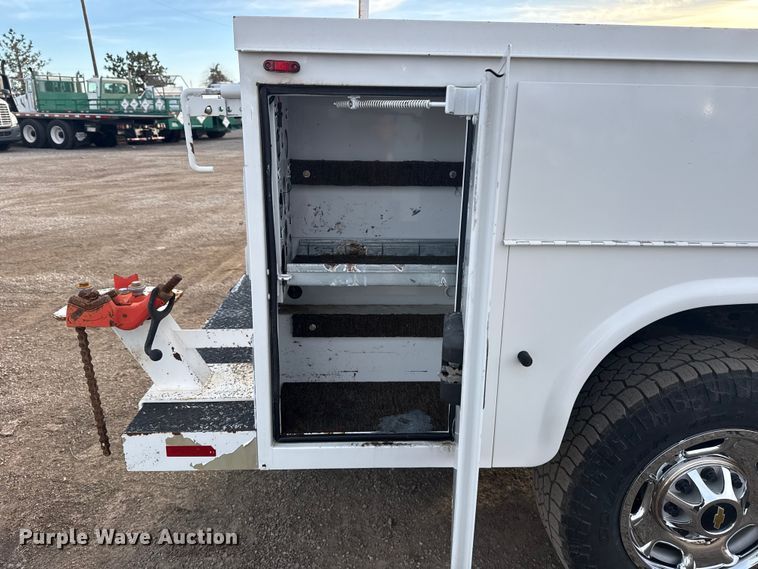 image for item EG1862 2016 Chevrolet 2500HD Double Cab utility bed pickup truck