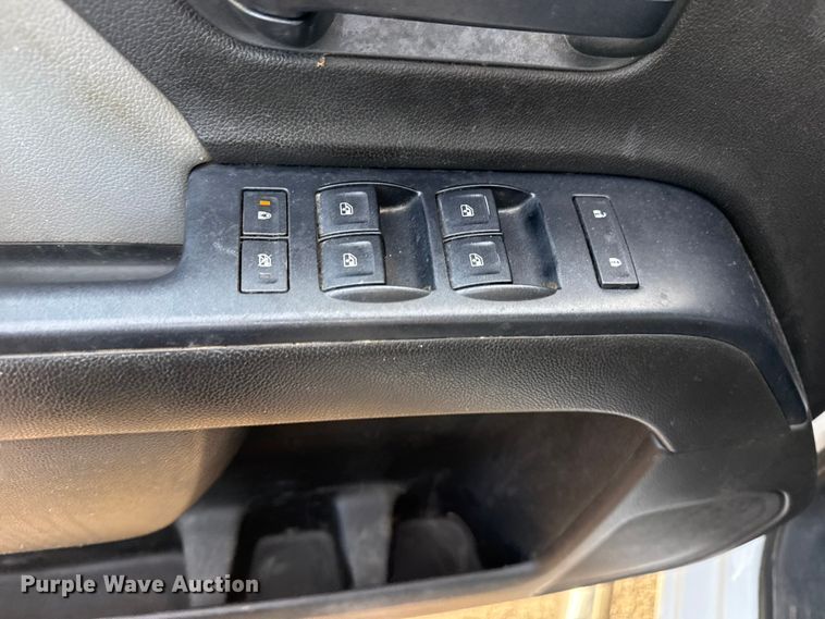 image for item EG1862 2016 Chevrolet 2500HD Double Cab utility bed pickup truck