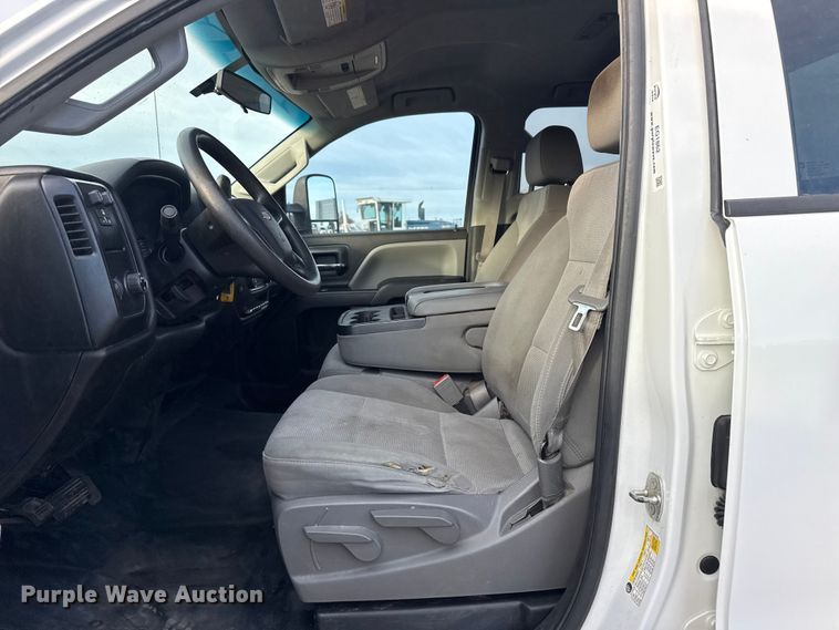 image for item EG1862 2016 Chevrolet 2500HD Double Cab utility bed pickup truck