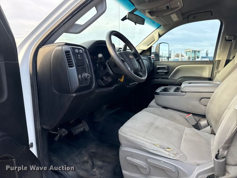 image for item EG1862 2016 Chevrolet 2500HD Double Cab utility bed pickup truck