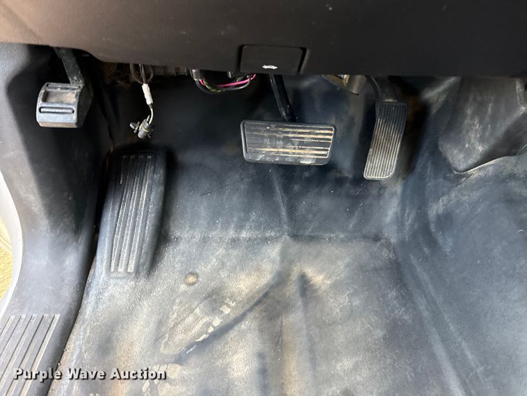 image for item EG1862 2016 Chevrolet 2500HD Double Cab utility bed pickup truck