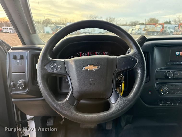 image for item EG1862 2016 Chevrolet 2500HD Double Cab utility bed pickup truck