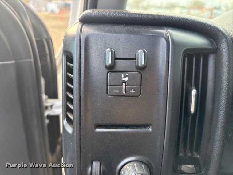 image for item EG1862 2016 Chevrolet 2500HD Double Cab utility bed pickup truck