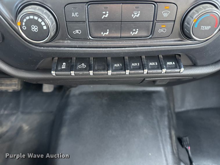 image for item EG1862 2016 Chevrolet 2500HD Double Cab utility bed pickup truck