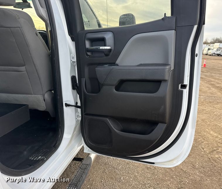 image for item EG1862 2016 Chevrolet 2500HD Double Cab utility bed pickup truck