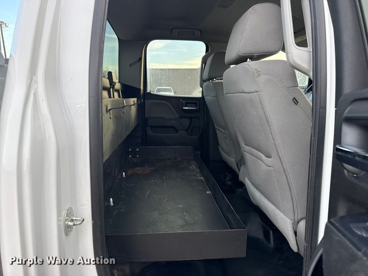 image for item EG1862 2016 Chevrolet 2500HD Double Cab utility bed pickup truck