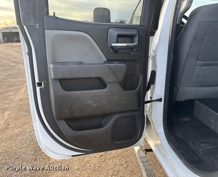 image for item EG1862 2016 Chevrolet 2500HD Double Cab utility bed pickup truck