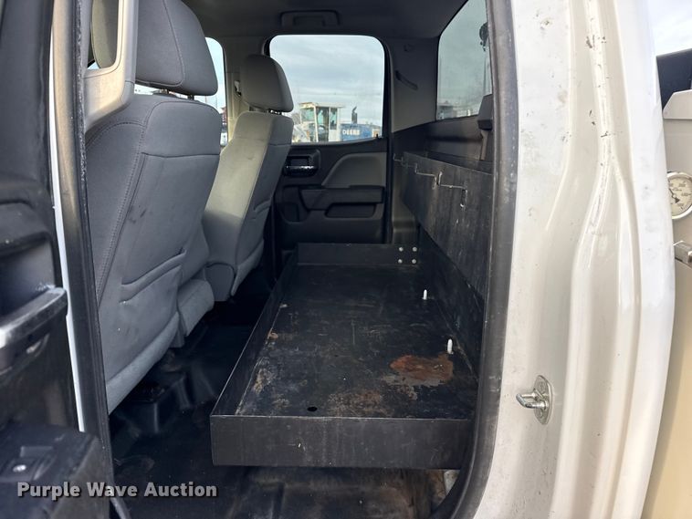 image for item EG1862 2016 Chevrolet 2500HD Double Cab utility bed pickup truck