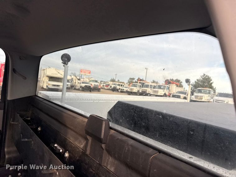 image for item EG1862 2016 Chevrolet 2500HD Double Cab utility bed pickup truck