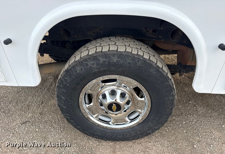 image for item EG1862 2016 Chevrolet 2500HD Double Cab utility bed pickup truck