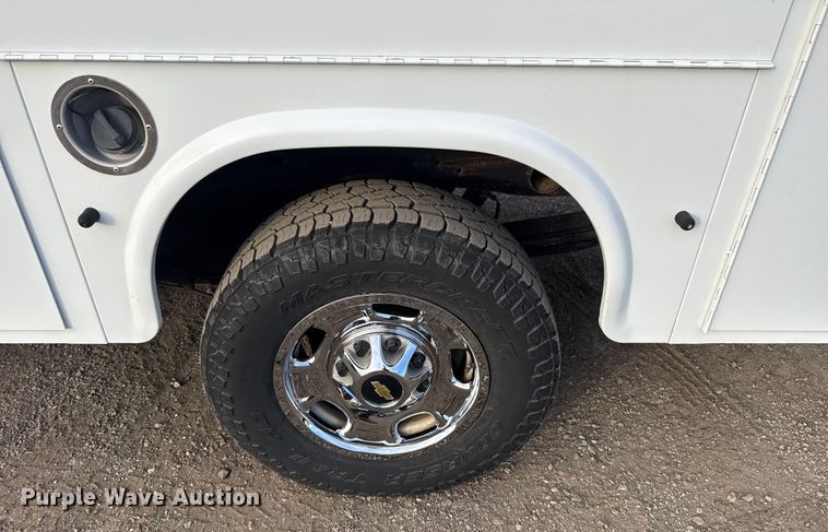 image for item EG1862 2016 Chevrolet 2500HD Double Cab utility bed pickup truck