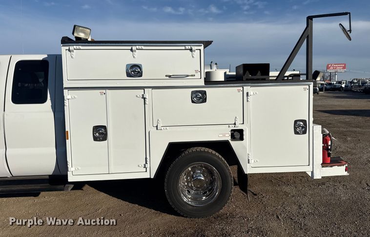 image for item EG1867 2013 Ford F450 Super Duty XL utility / service truck