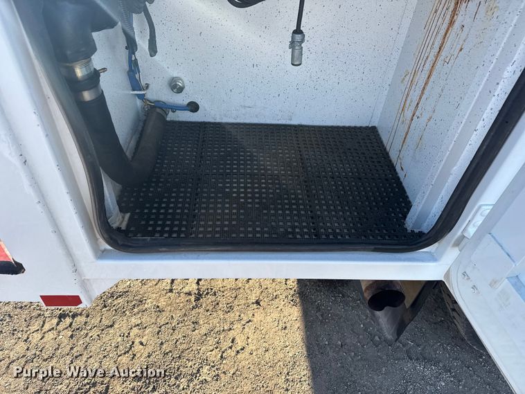 image for item EG1867 2013 Ford F450 Super Duty XL utility / service truck