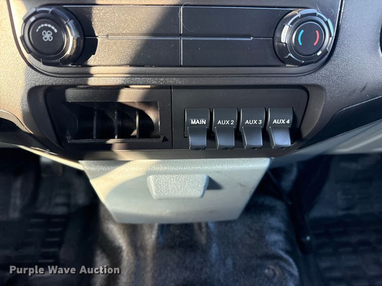 image for item EG1867 2013 Ford F450 Super Duty XL utility / service truck