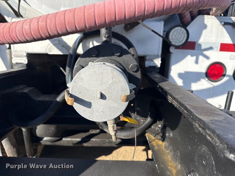 image for item EG1868 2013 Mack GU713 vacuum truck