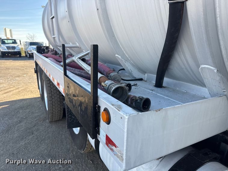 image for item EG1868 2013 Mack GU713 vacuum truck