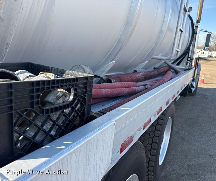 image for item EG1868 2013 Mack GU713 vacuum truck