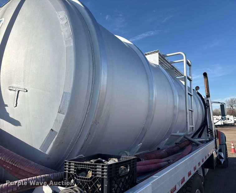 image for item EG1868 2013 Mack GU713 vacuum truck