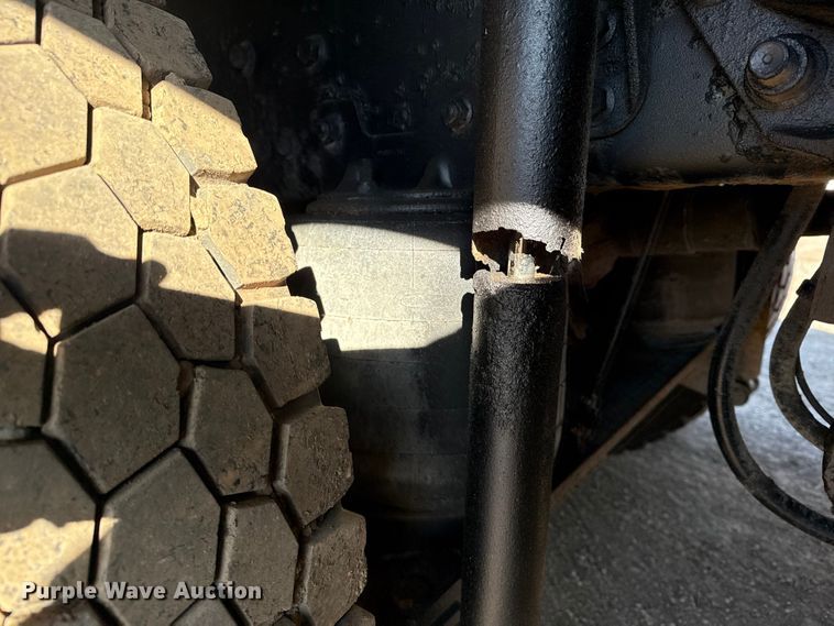 image for item EG1868 2013 Mack GU713 vacuum truck