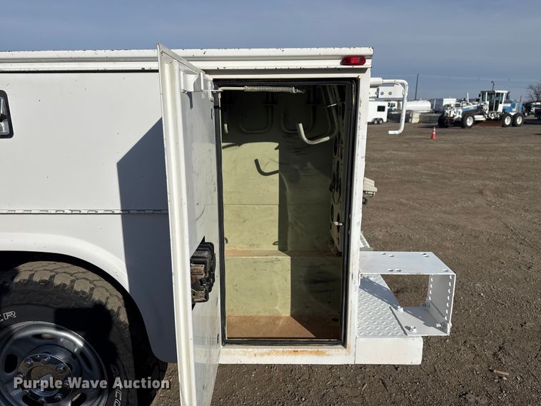 image for item EG1869 2013 Ford F250 Super Duty SuperCab utility bed pickup truck