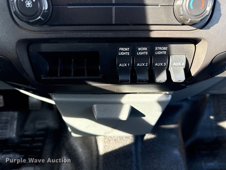 image for item EG1869 2013 Ford F250 Super Duty SuperCab utility bed pickup truck