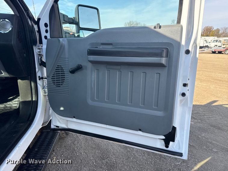 image for item EG1869 2013 Ford F250 Super Duty SuperCab utility bed pickup truck