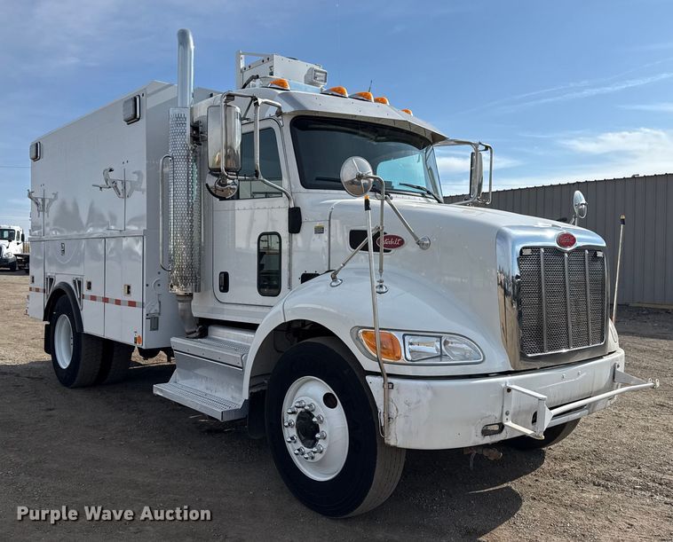 image for item EG1872 2018 Peterbilt 337 utility / service truck