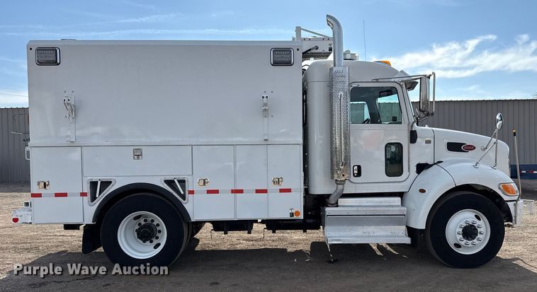 image for item EG1872 2018 Peterbilt 337 utility / service truck