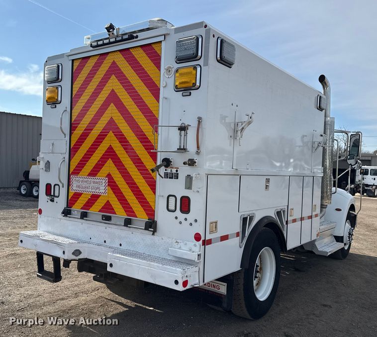 image for item EG1872 2018 Peterbilt 337 utility / service truck